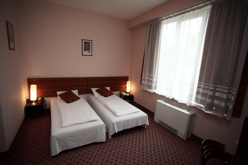 Mesogios Hotel Chisináu Exterior foto