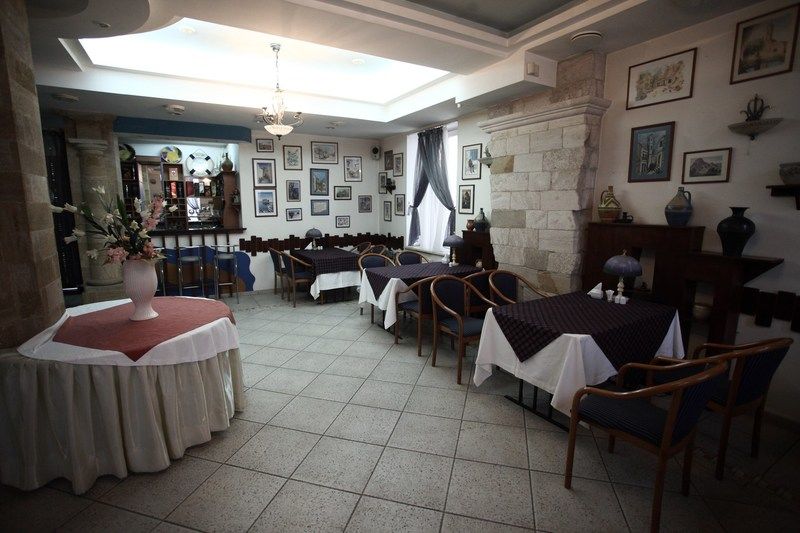 Mesogios Hotel Chisináu Exterior foto