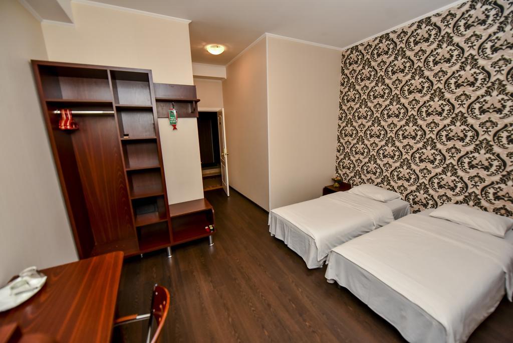 Mesogios Hotel Chisináu Exterior foto